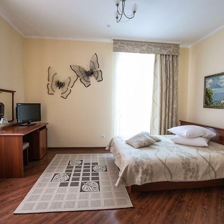 Karpaty Hotel Chust Exterior foto